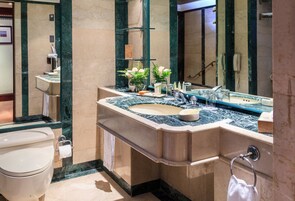 Superior Double Room, 1 King Bed | Bathroom | Combined shower/tub, rainfall showerhead, free toiletries, hair dryer