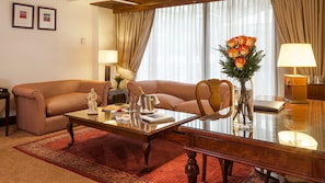 Suite Junior, 1 très grand lit | Vue de la chambre