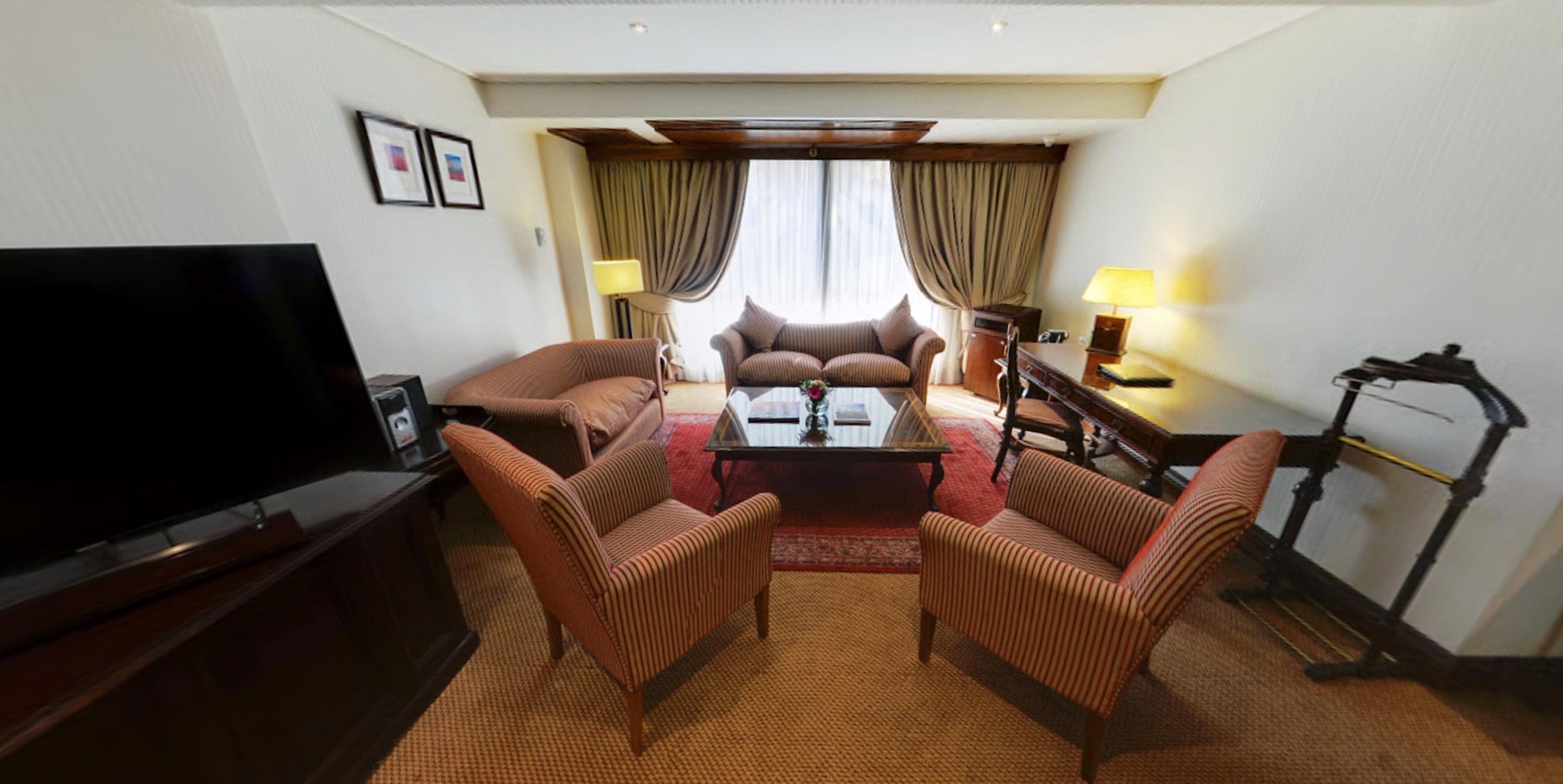 junior suite, 1 king bed | 1 bedroom, premium bedding, down duvets, minibar