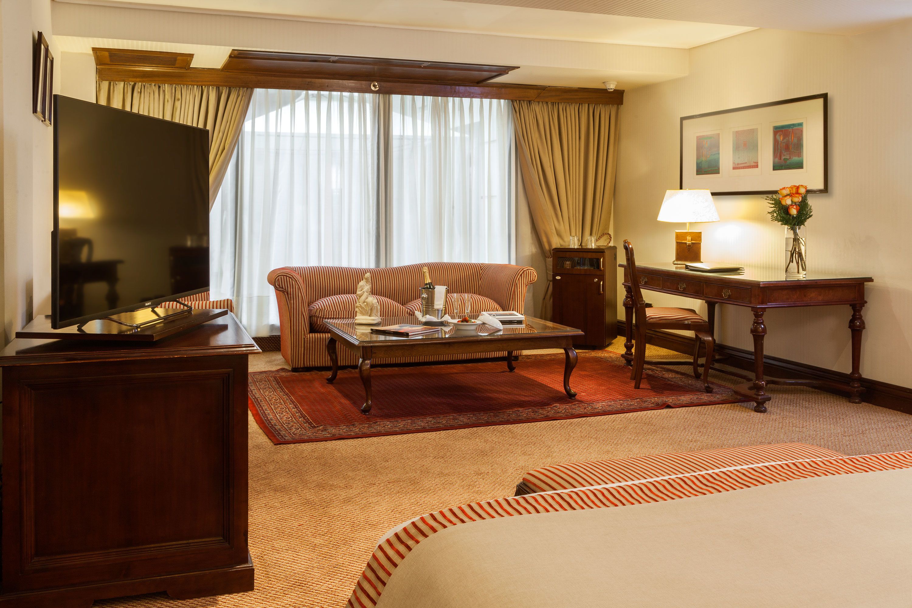 junior suite, 1 king bed | 1 bedroom, premium bedding, down duvets, minibar