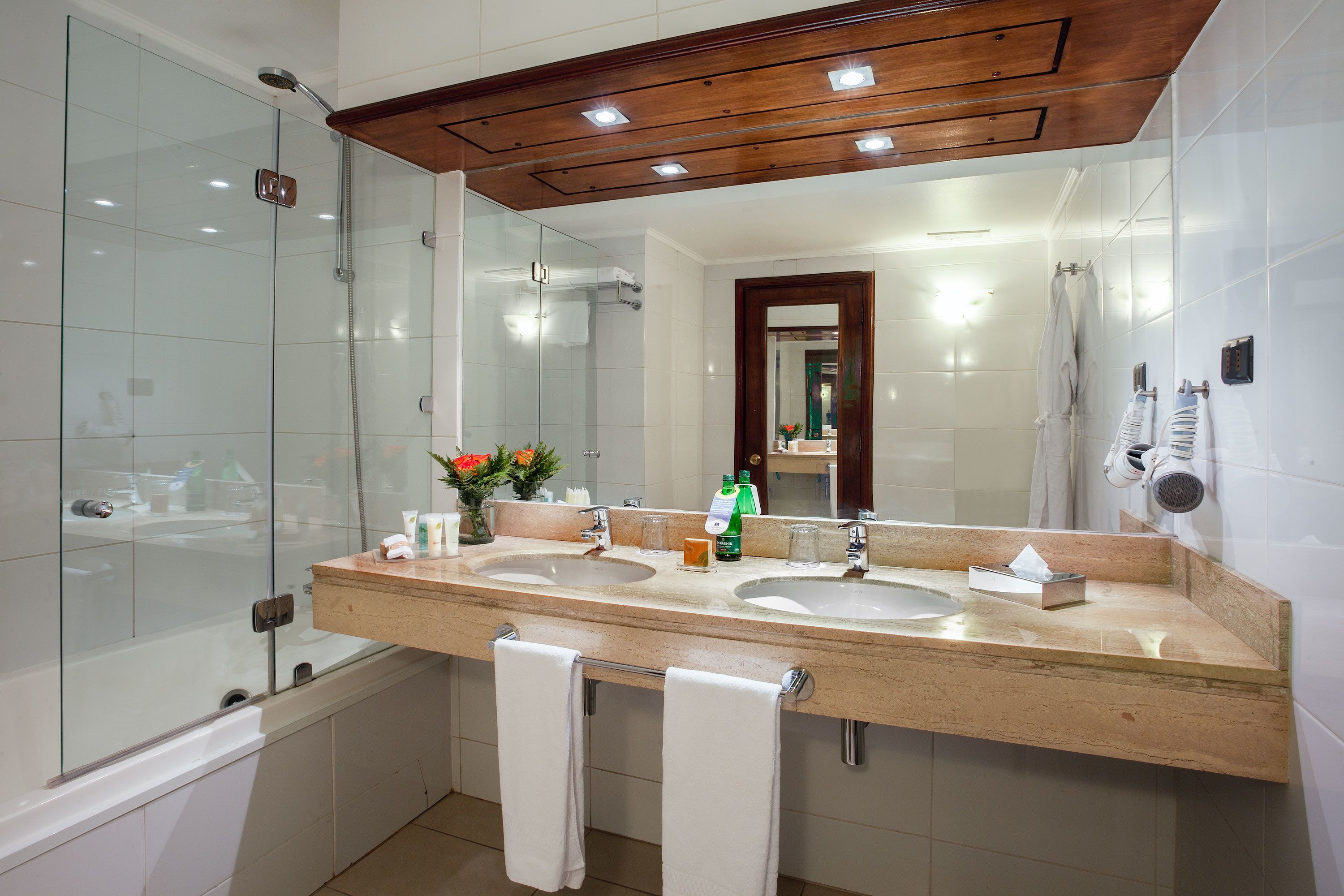 junior suite, 1 king bed | bathroom | combined shower/bathtub, rainfall showerhead, free toiletries