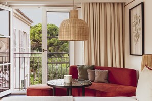 고급 침구, 미니바, 객실 내 금고, 각각 다른 스타일의 인테리어