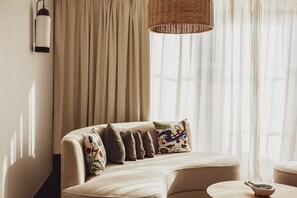 Suite Prestige | Premium bedding, minibar, in-room safe, individually decorated - Lou Pinet (Saint-Tropez)