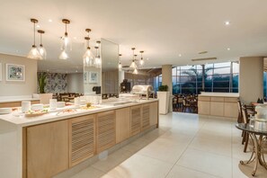 Daily buffet breakfast (ZAR 190 per person)