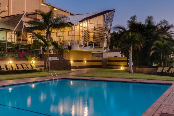 Outdoor pool, sun loungers