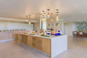 Daily buffet breakfast (ZAR 190 per person)