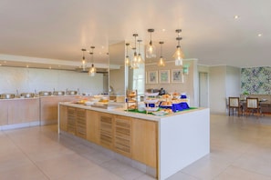 Daily buffet breakfast (ZAR 190 per person)