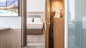 Premium bedding, in-room safe, desk, laptop workspace