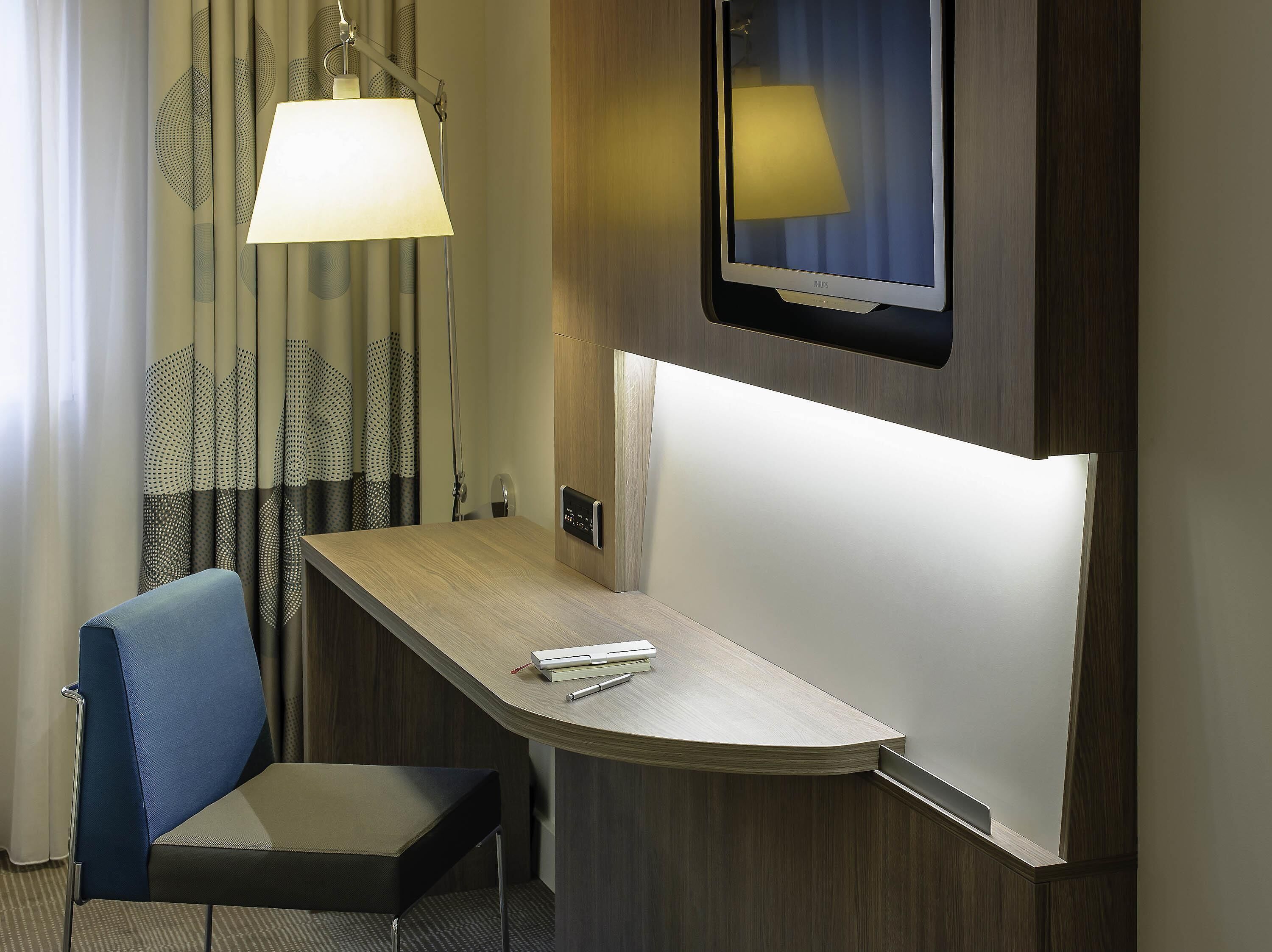 premium bedding, in-room safe, desk, laptop workspace