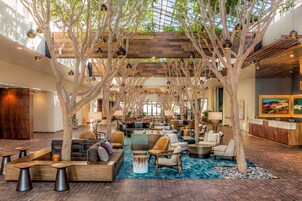 2 bars/lounges