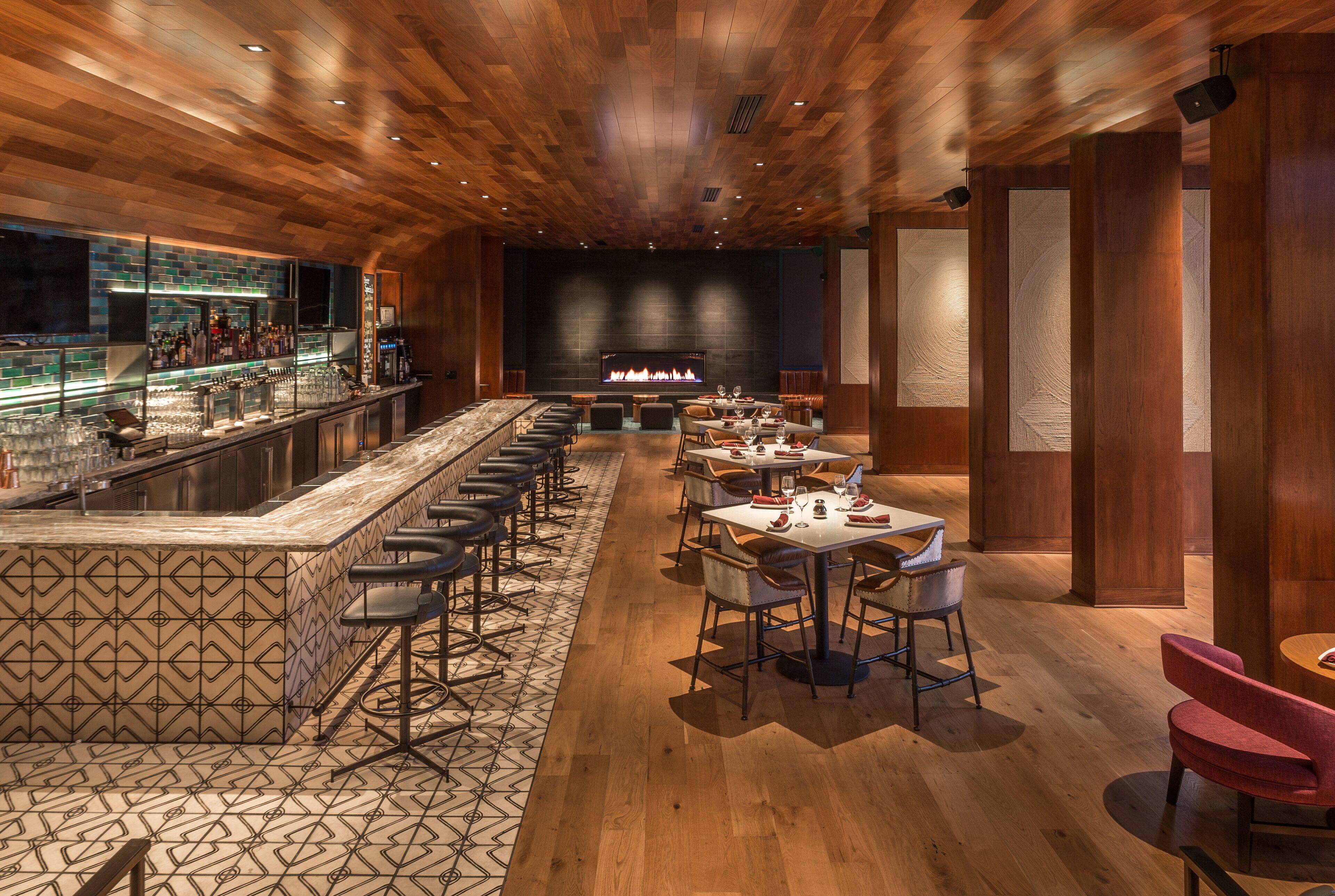 2 restaurants, breakfast served