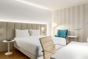 Standaard kamer (New Style) | Een kluis op de kamer, een bureau, geluiddichte muren, gratis babybedden