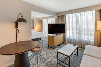 1 bedroom, premium bedding, in-room safe, desk at Sheraton Suites Old Town Alexandria