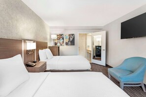 Kamar Standar, 2 Tempat Tidur Double, akses difabel, Bebas Asap Rokok | Seprai premium, brankas, meja kerja, dan tirai kedap cahaya