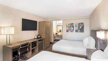 Quarto standard, 2 camas Queen, para não fumantes | Roupas de cama premium, cofres nos quartos, escrivaninha