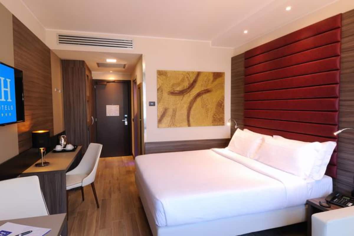Premium bedding, down duvets, minibar, in-room safe