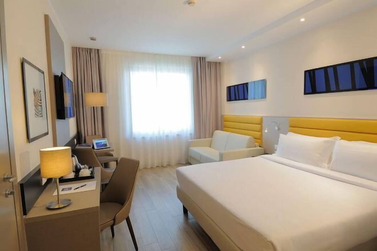 Premium bedding, down duvets, minibar, in-room safe