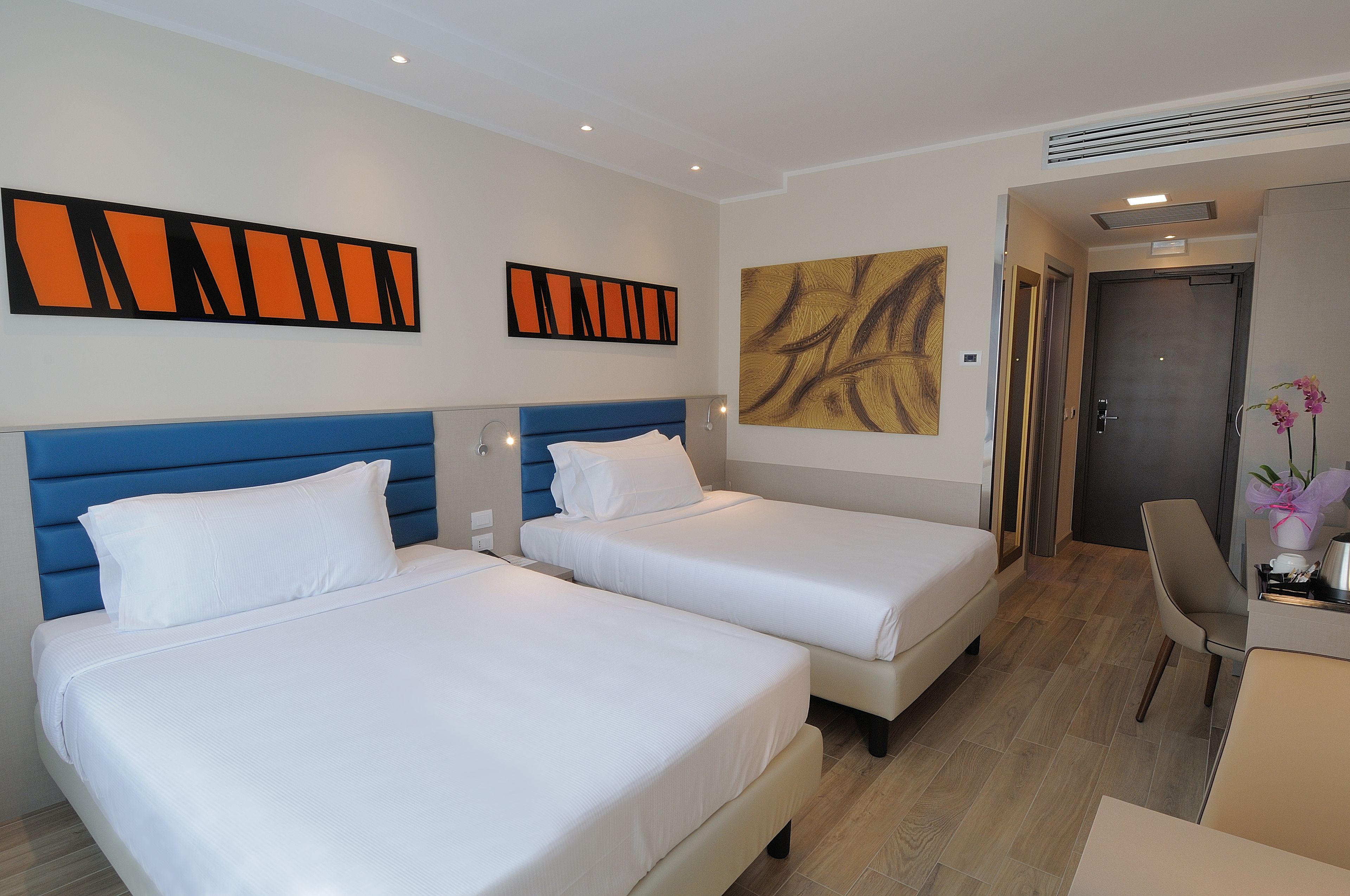 1 bedroom, premium bedding, down duvets, minibar