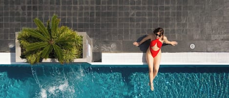 Seasonal outdoor pool, open 8:00 AM to 8:00 PM, sun loungers