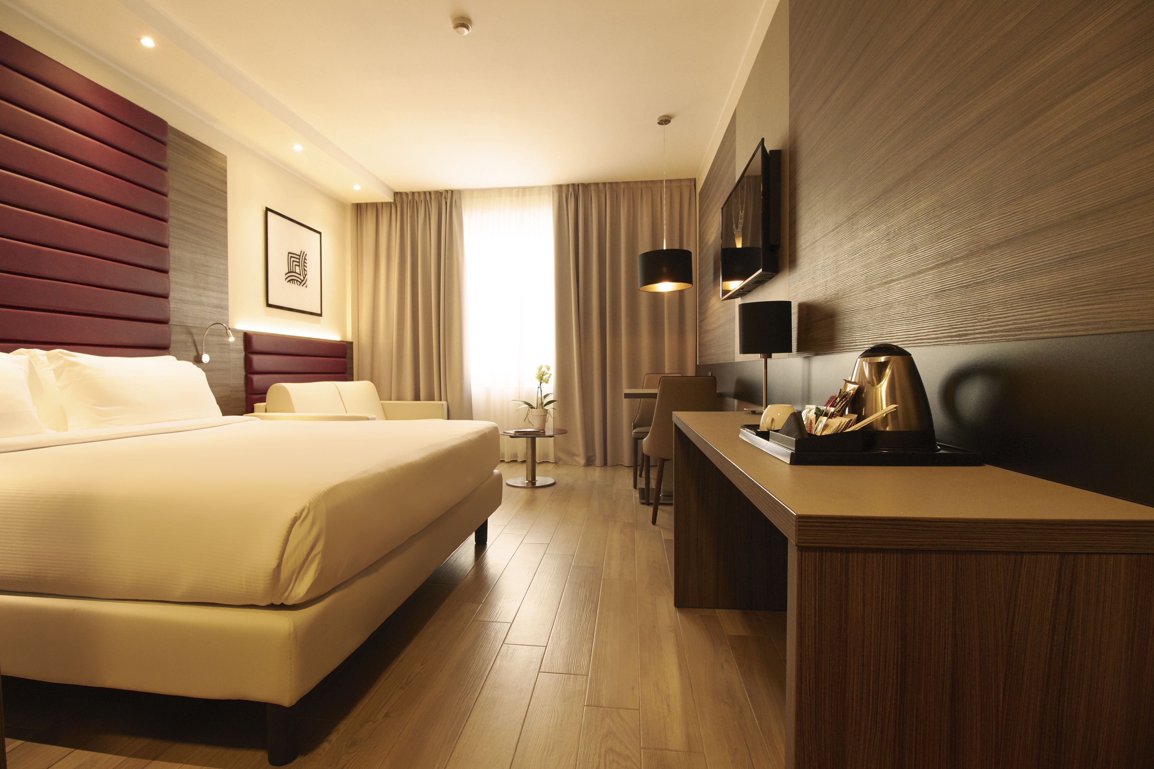 1 bedroom, premium bedding, down duvets, minibar