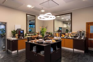 Daily buffet breakfast for a fee - iH Hotels Milano Lorenteggio (Milan)