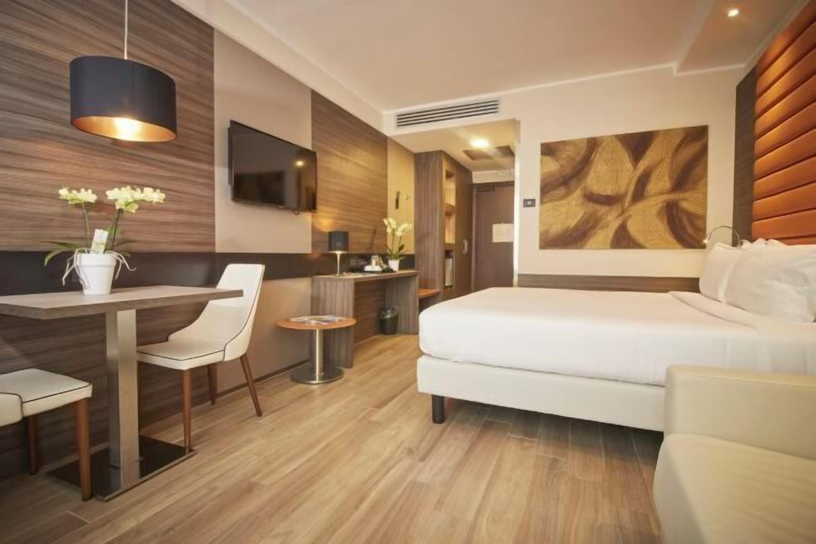 Premium bedding, down comforters, minibar, in-room safe