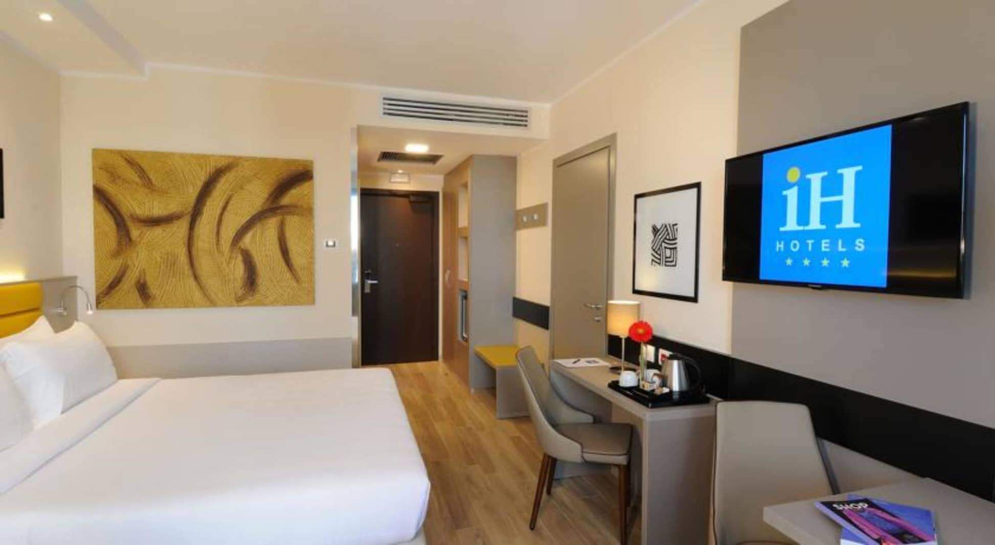 Premium bedding, down duvets, minibar, in-room safe