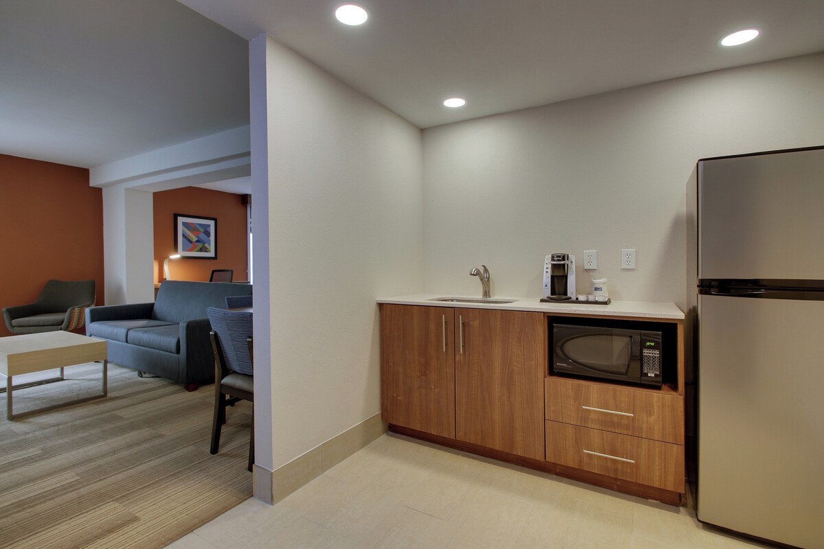 In-room safe, desk, iron/ironing board, free cots/infant beds