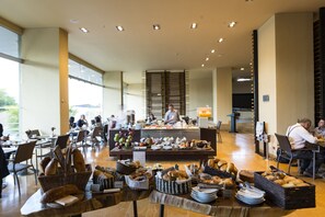 3 restaurants; breakfast, lunch, dinner, and brunch served - Movich Hotel de Pereira (Pereira)