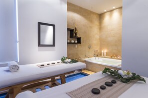 Couples treatment rooms, sauna, hot tub, Turkish bath, body treatments