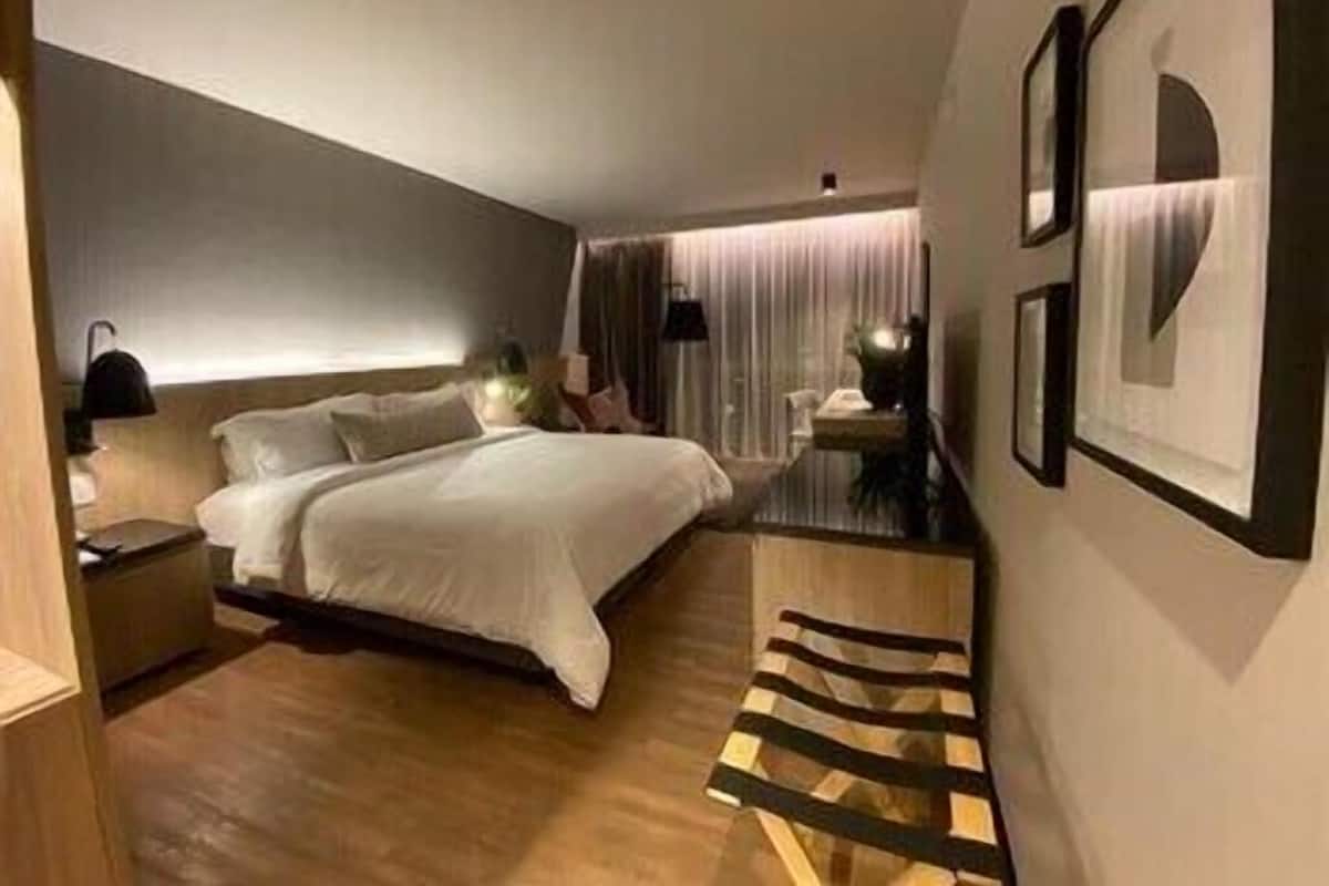 Minibar, in-room safe, desk, laptop workspace