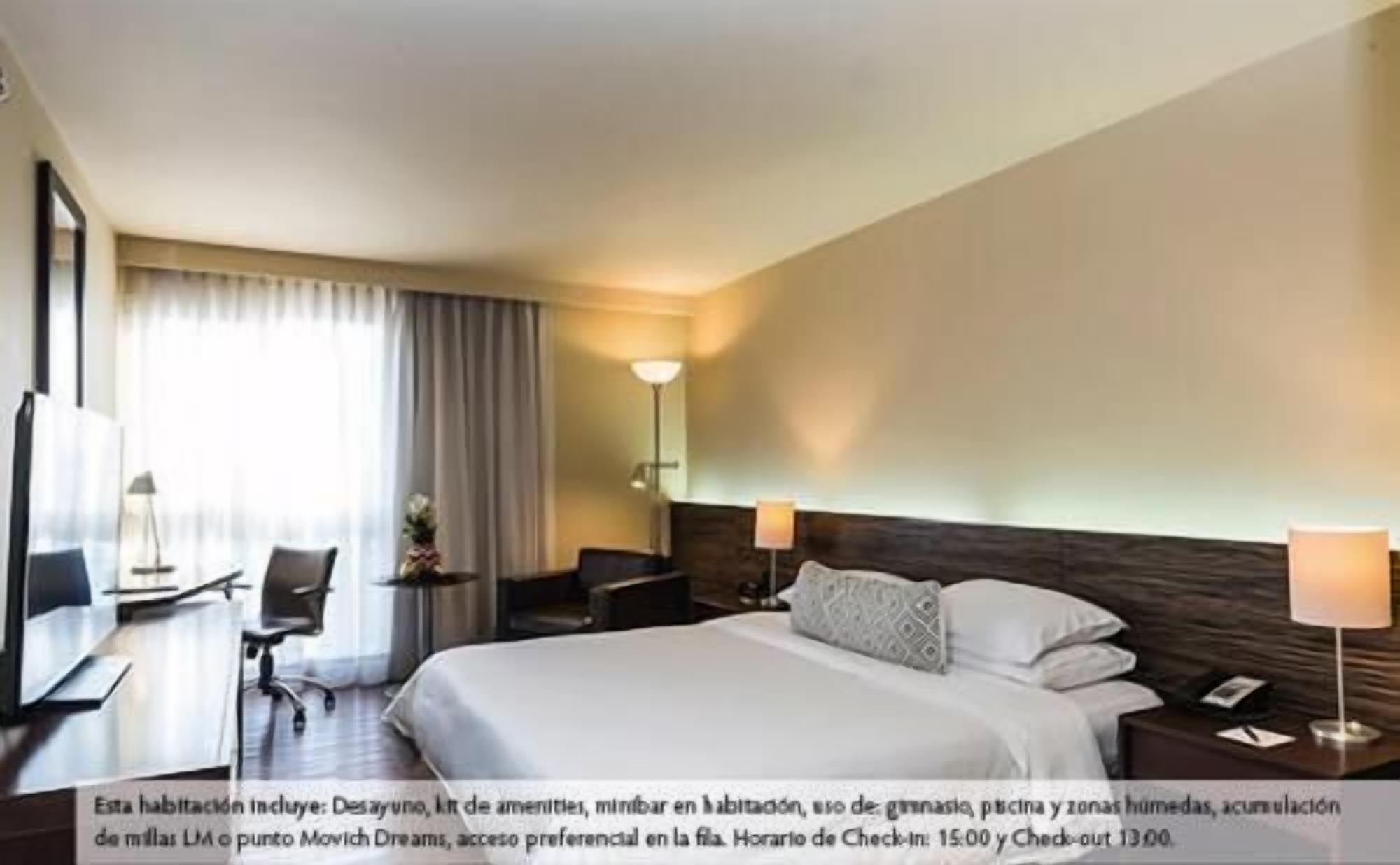 Minibar, caixa forta a l'habitació i escriptori 