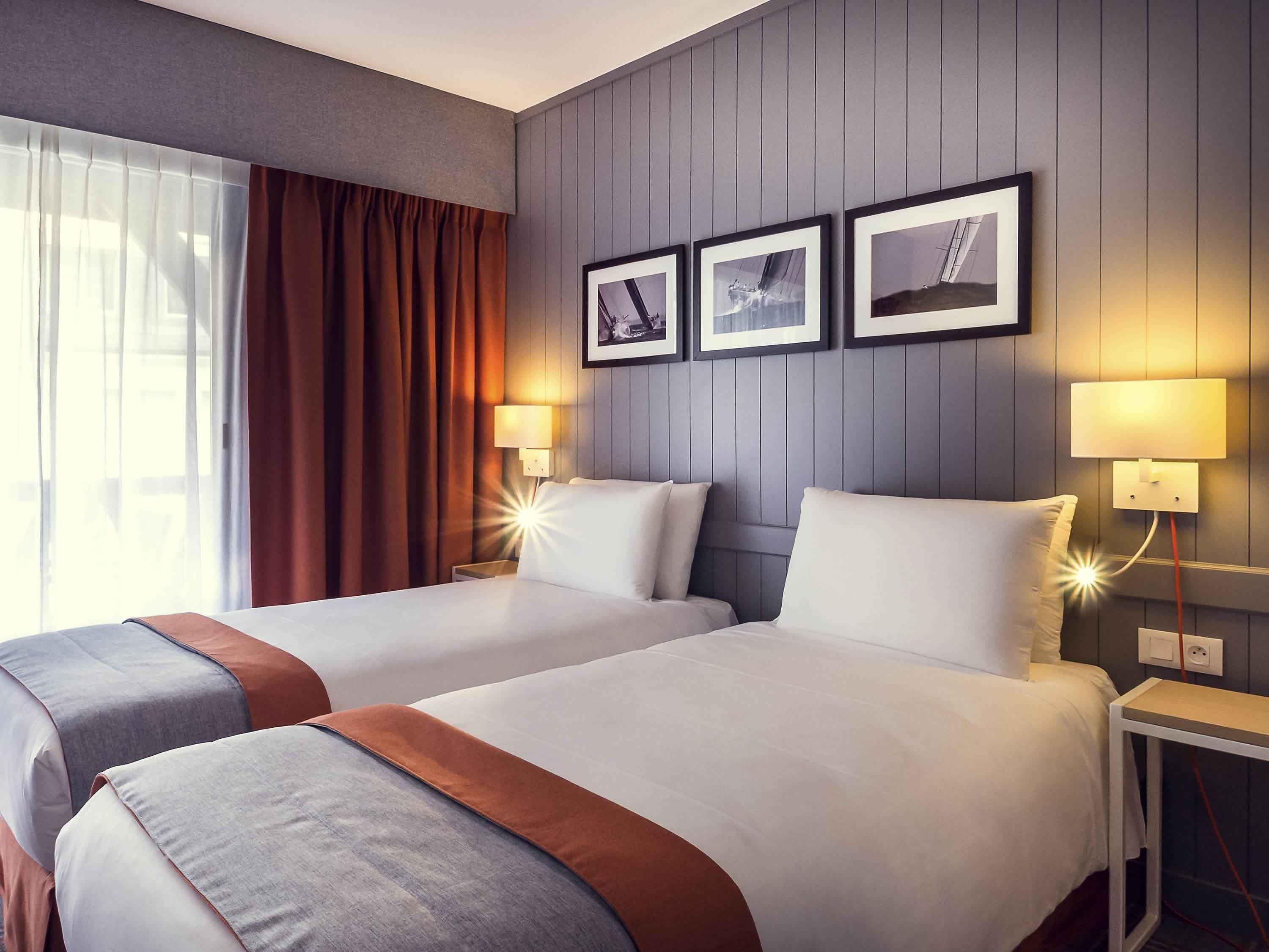 Classic Twin Room, 2 Twin Beds | Minibar, in-room safe, desk, blackout drapes