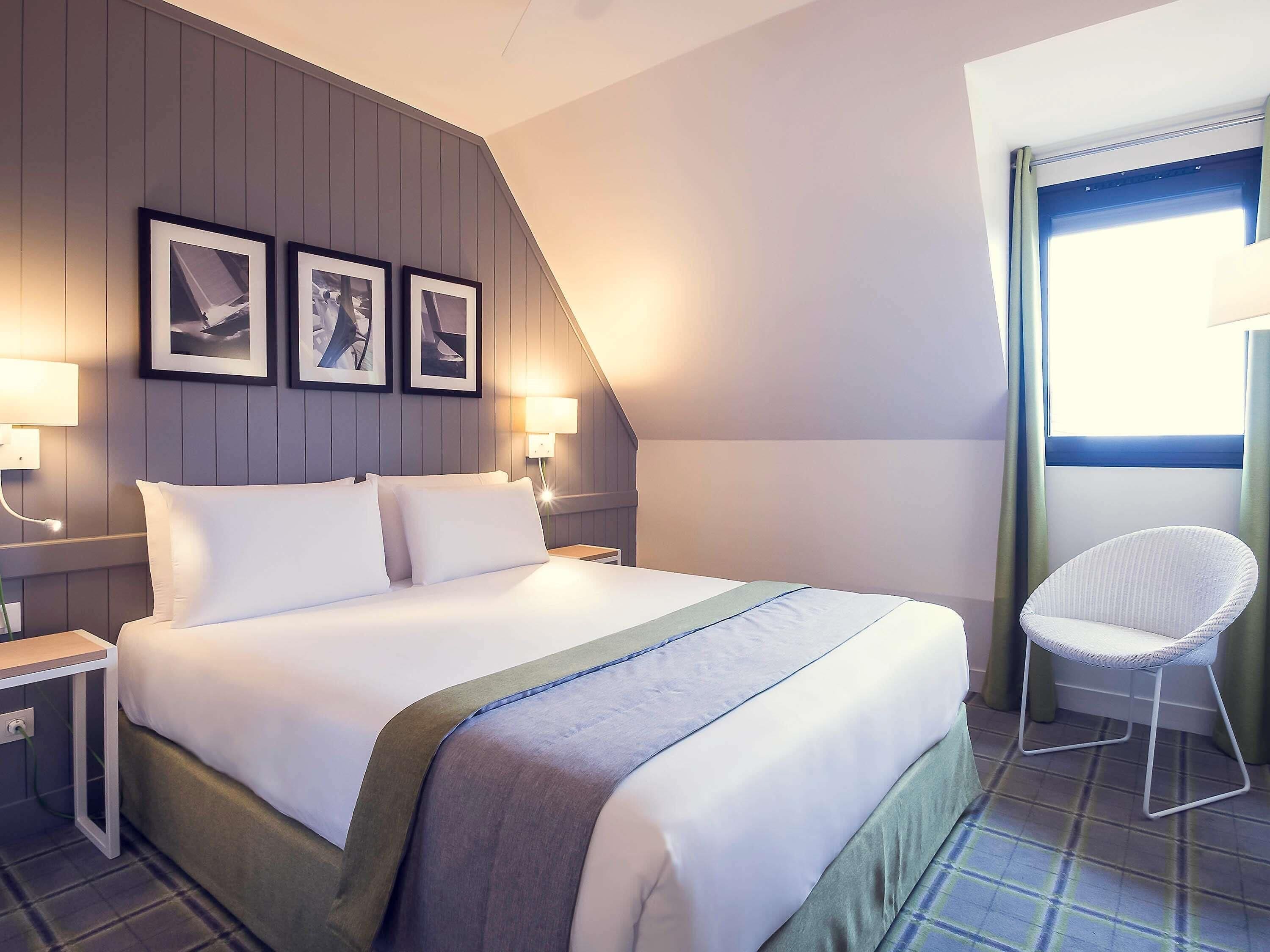 Minibar, in-room safe, desk, blackout curtains
