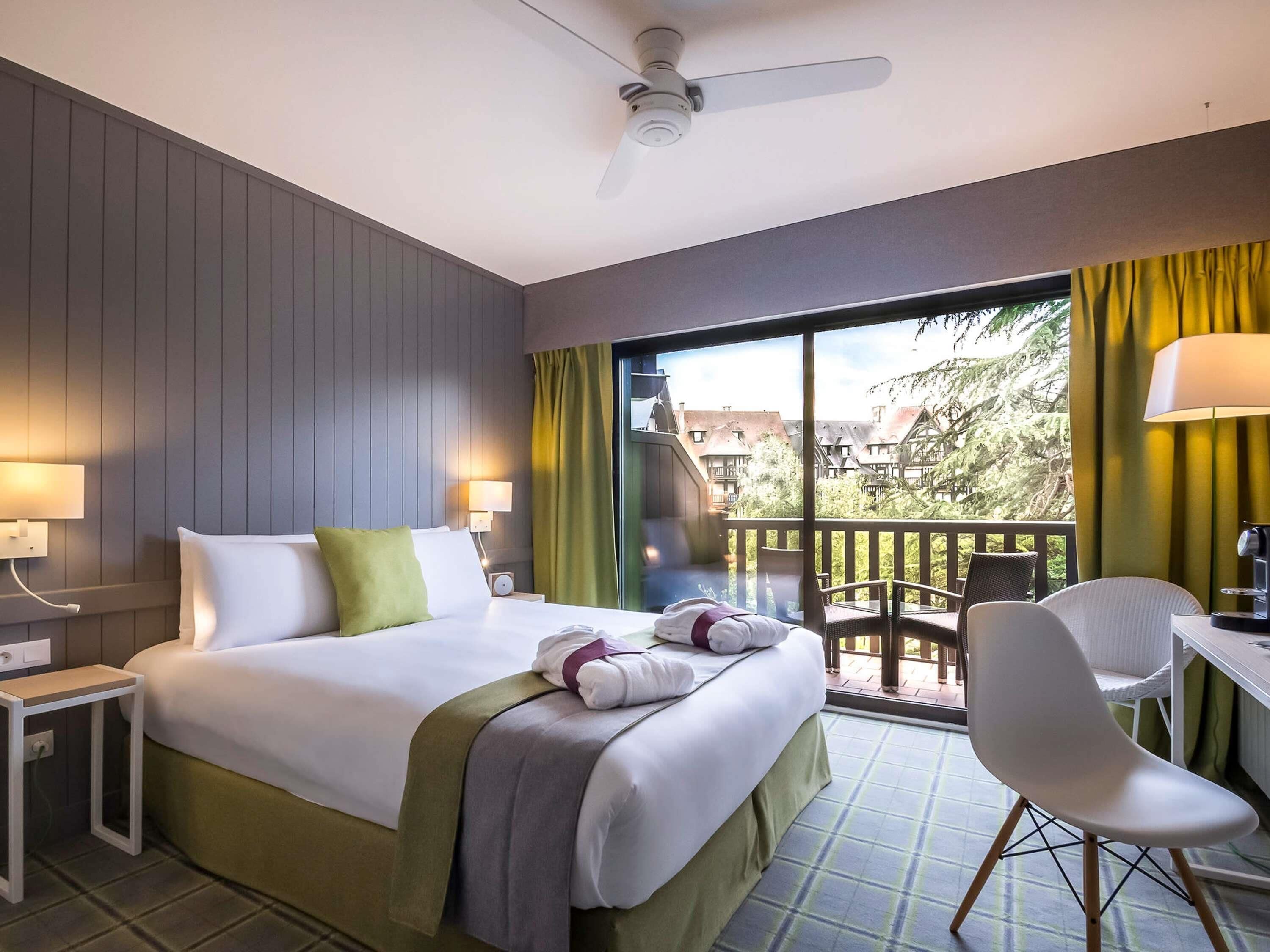 Privilege, Dobbeltrom, 1 dobbeltseng, balkong, parkutsikt | Minibar, safe på rommet, skrivebord og blendingsgardiner