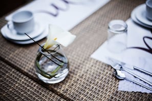 Desayuno continental (EUR 19.50 por persona)