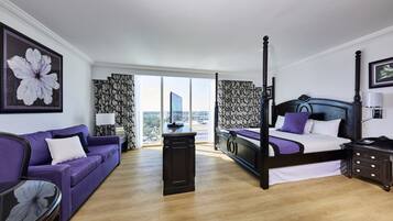 Minibar, in-room safe, laptop workspace, blackout curtains