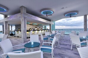 Poolside bar