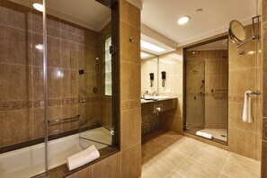 Eco-friendly toiletries, hair dryer, bathrobes, towels - Hotel Riu Palace Paradise Island - Adults Only - All Inclusive (Paradise Island)
