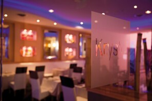 5 restaurants, breakfast, lunch, dinner served; Japanese cuisine