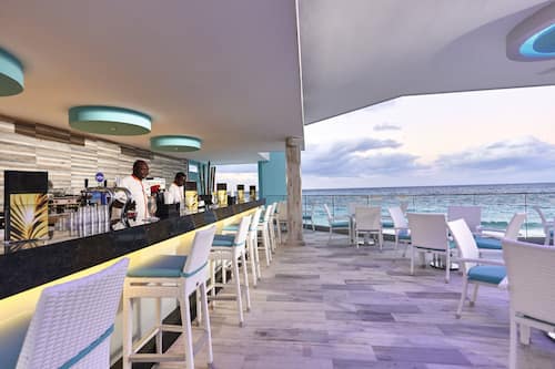 Poolside bar