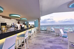 Bar vid poolen