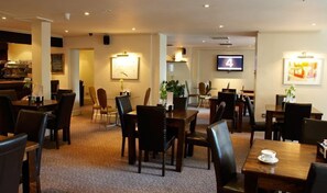 Daily full breakfast (GBP 8.95 per person) - Umi Hotel (London)