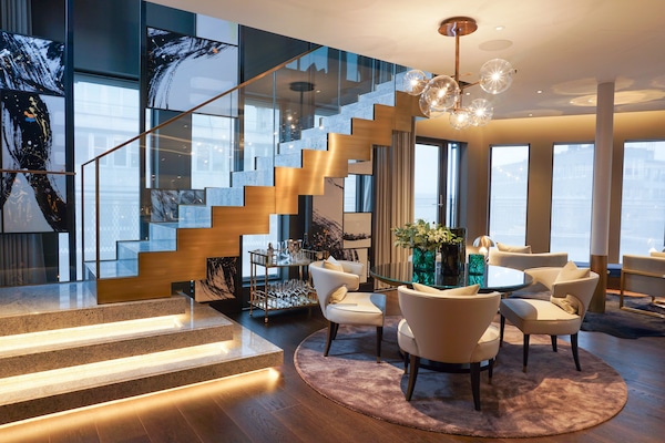 Minibar, safe på rommet, individuelt dekorert og skrivebord