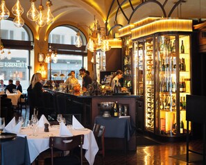 2 restaurants; breakfast, lunch, and dinner served - Hotel Continental (Oslo)