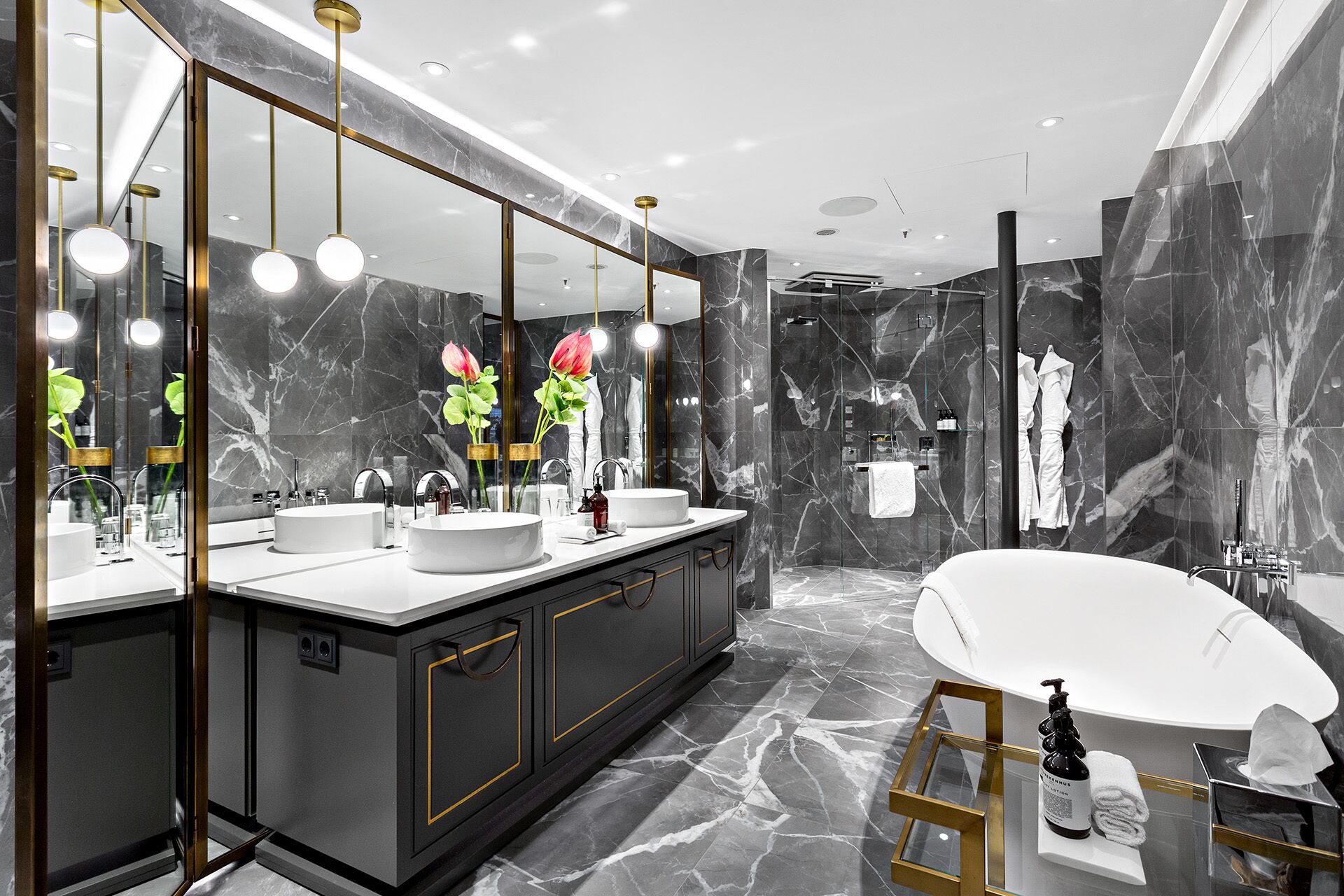 minibar, in-room safe, individually decorated, desk