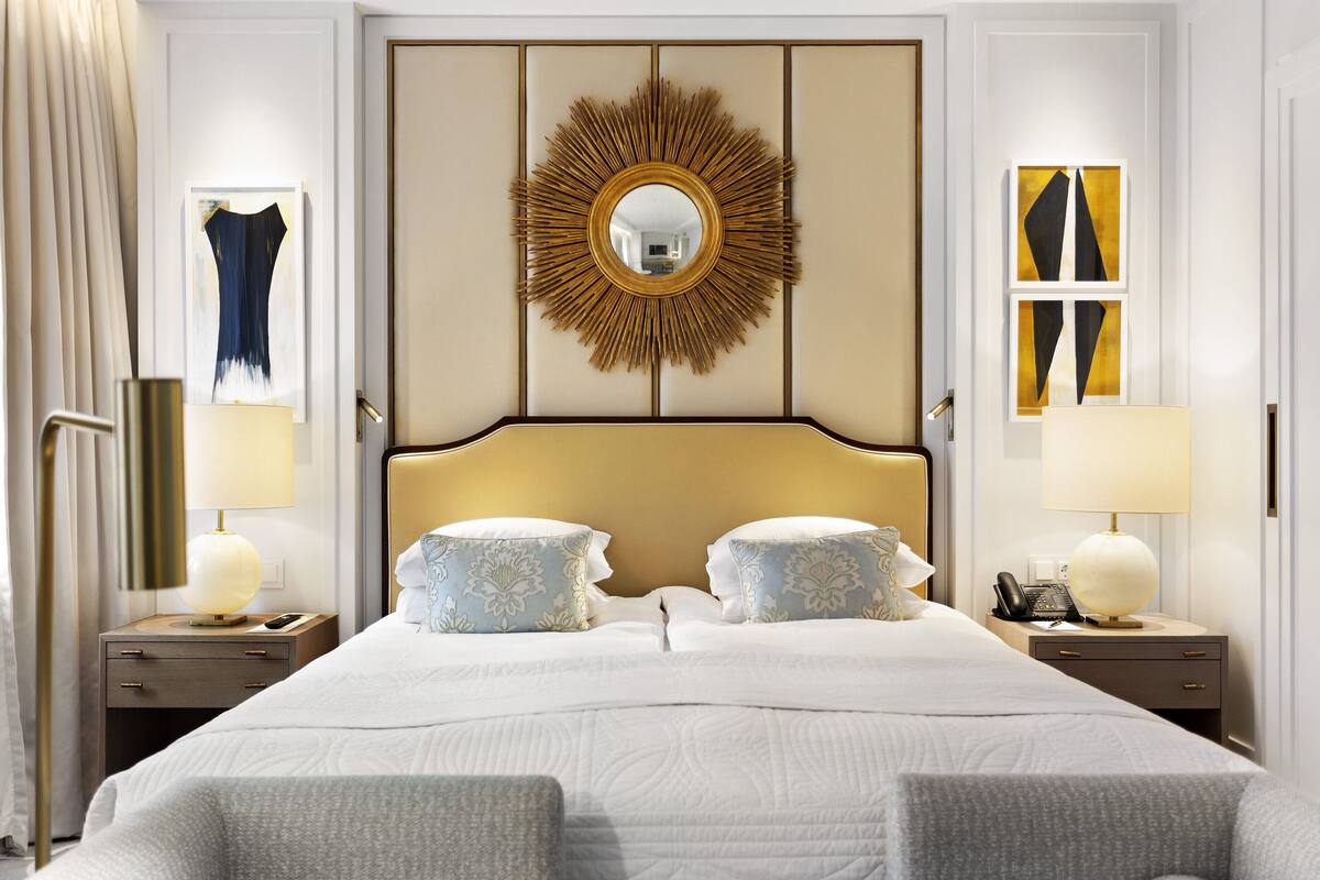 junior suite | minibar, in-room safe, individually decorated, desk