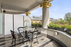 Junior Suite with Corner Balcony | Terrace/patio