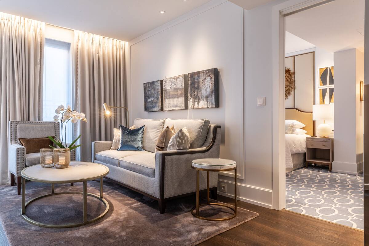 Suite (Boman) | Living area | 50-inch LCD TV with digital channels
