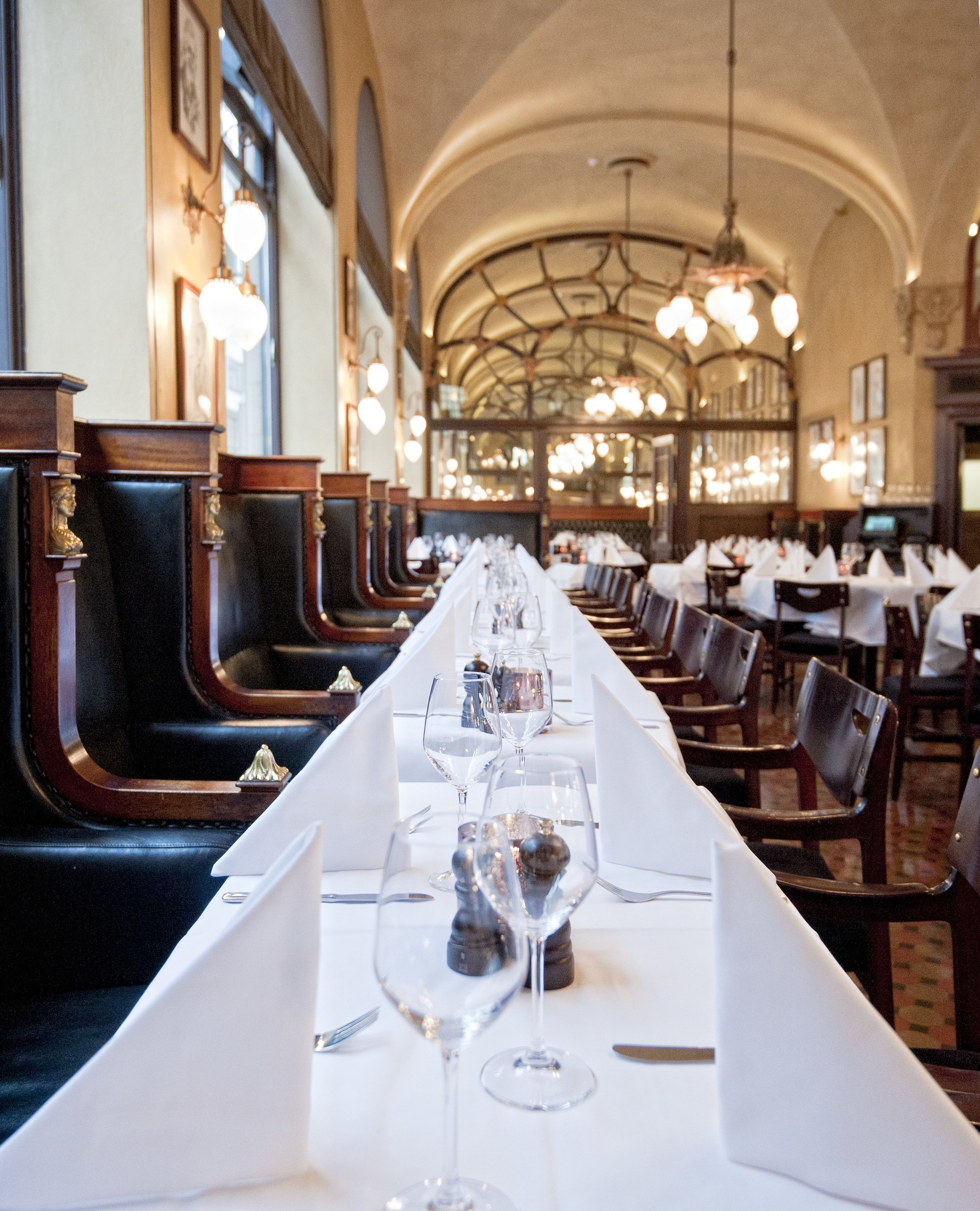 2 restaurants, breakfast served